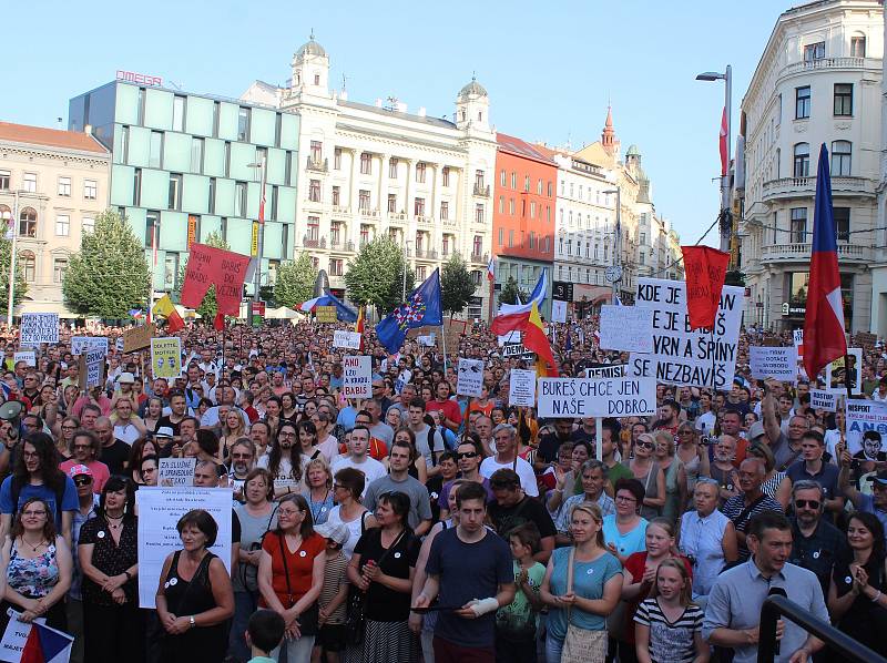 Brněnská demonstrace proti premiérovi Andreji Babišovi.