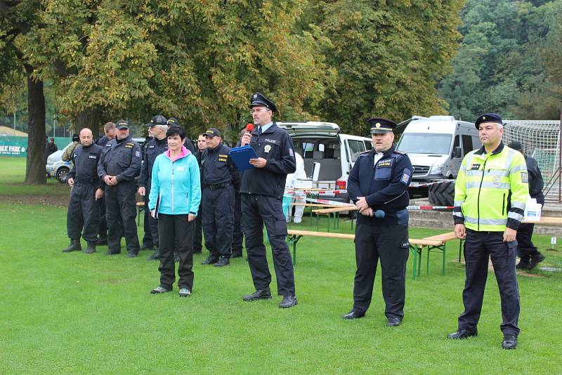 Šestadvacet lidí si vyzkoušelo, zda mají na kariéru policisty.