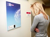  Uměním na prevenci proti rakovině prsu upozornili ve čtvrtek lékaři z brněnské Polikliniky Zahradníkova. Na stěnách radiologického oddělení vystavili sérii snímků z mamografického screeningu.