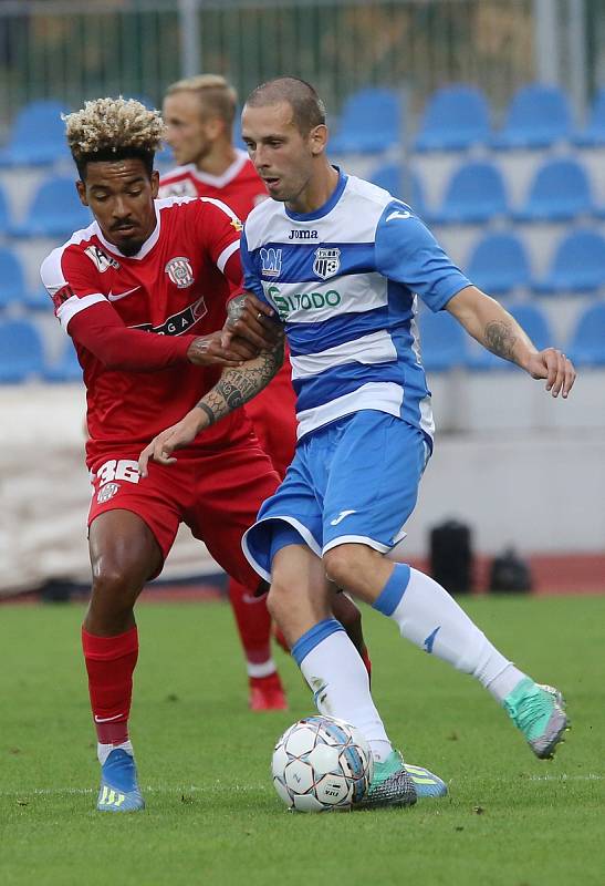 Fotbalový zápas mezi Ústím a Zbrojovkou Brno (v červeném) skončil nerozhodně 2:2.