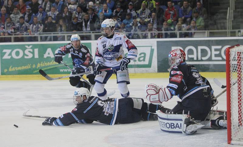 Gólovou přestřelku přineslo utkání sedmnáctého kola hokejové extraligy mezi brněnskou Kometou a Plzní. Hosté drželi s domácím týmem krok, přesto však podlehli 5:8. V dresu hostů se blýsknul čtyřmi góly forvard Dominik Kubalík.