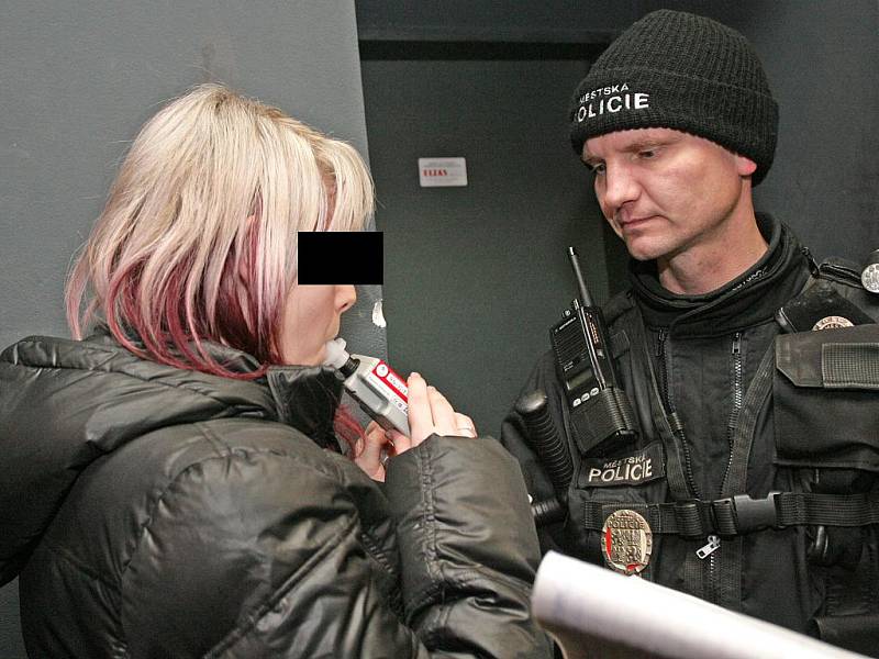 V pátek v nočních hodinách zahájila Policie ČR akci zaměřenou mimo jiné na požívání alkoholu mladistvými.