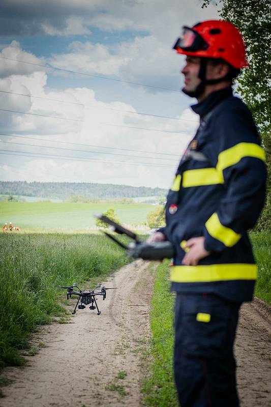 U rozsáhlých požárů lesních porostů i v nepřístupném terénu pomůže jihomoravským hasičům nový dron.