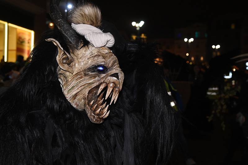 Pochod čertů krampusáků v Brně