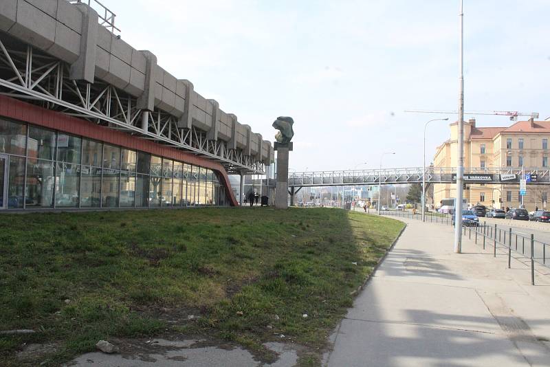 Okolí autobusové nádraží Zvonařka v Brně.