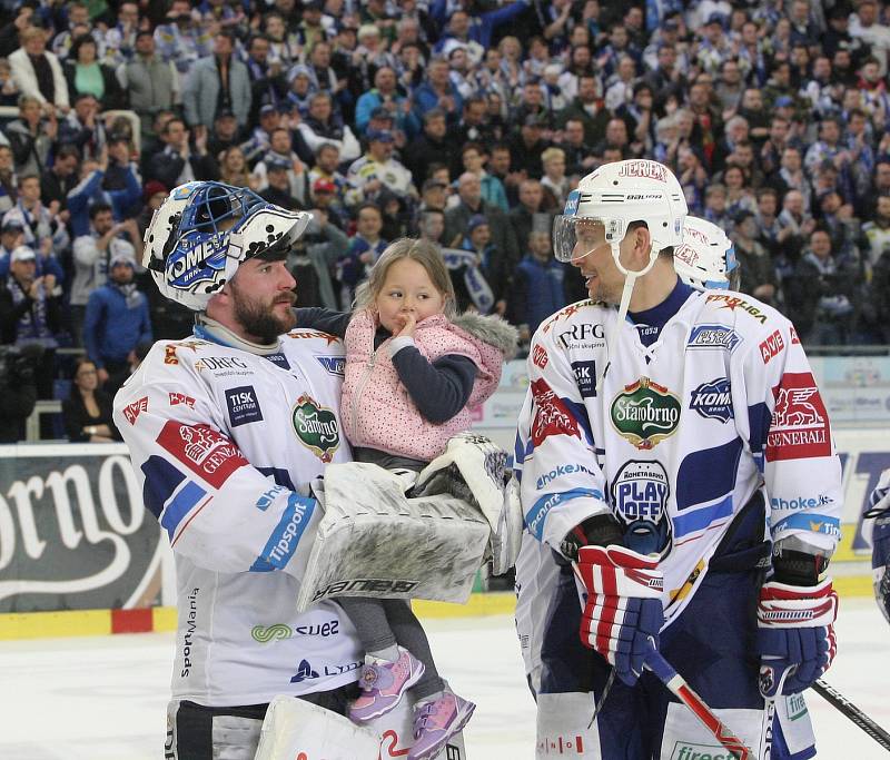 Hokejisté brněnské Komety vyřadili ve čtvrtfinále play-off extraligy rivala pražskou Spartu v pouhých čtyřech zápasech. Triumf 4:0 na zápasy dovršili Brňané v domácím prostředí po výhře 4:1.