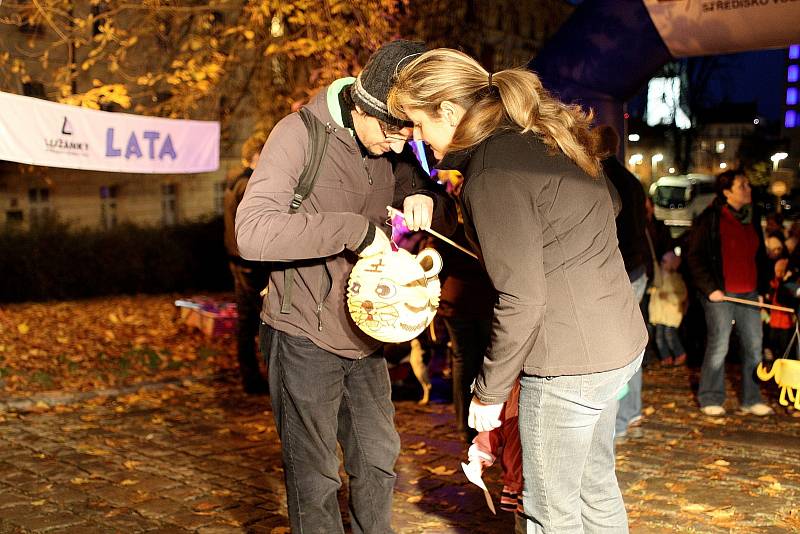 Desátý ročník lampionového průvodu připravili pořadatelé na motivy pohádky Sněhová královna.