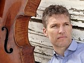 Sólistou příští sezony bude pro brněnskou filharmonii jednapadesátiletý britský violoncellista Matthew Barley. Vystoupí zde celkem třikrát.  