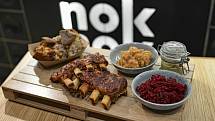 Nově otevřená restaurace Nok Nok v Brně se stala 800. provozovnou v České republice, kde se čepuje plzeňské pivo z tanku.