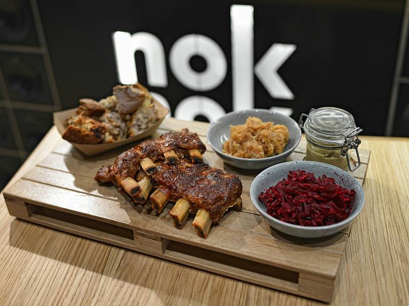 Nově otevřená restaurace Nok Nok v Brně se stala 800. provozovnou v České republice, kde se čepuje plzeňské pivo z tanku.
