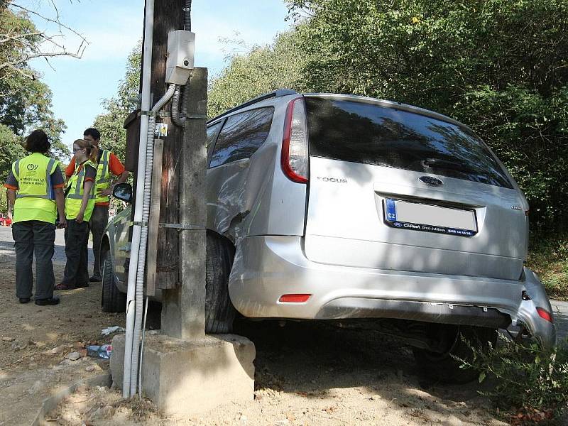 Příliš rychlá jízda byla příčinou dopravní nehody, která se stala v neděli ráno krátce po deváté hodině na silnici mezi Bedřichovicemi a Šlapanicemi na Brněnsku.