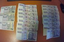 Celkem jednatřicet tisíc korun nalezla žena na zastávce v Brně.