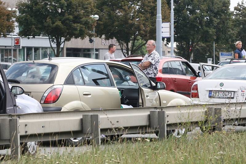 Doprava ve Vídeňské ulici po nehodě vázla.