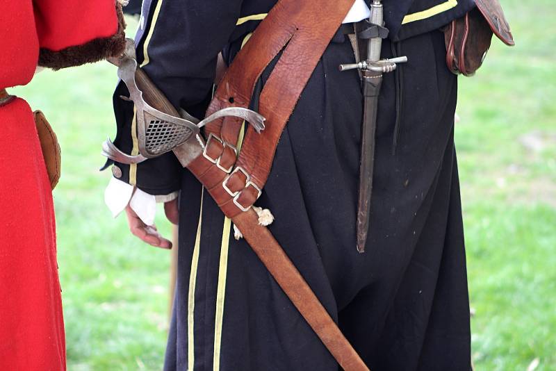 Skupina historického šermu Houwaldův regiment předvedla v sobotu na hradě Veveří návštěvníkům ukázky z výcviku švédských mušketýrů z období třicetileté války.