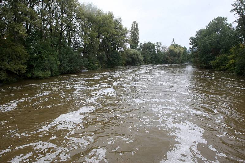 Brno 16.10.2020 - řeka Svratka a splav v Komíně