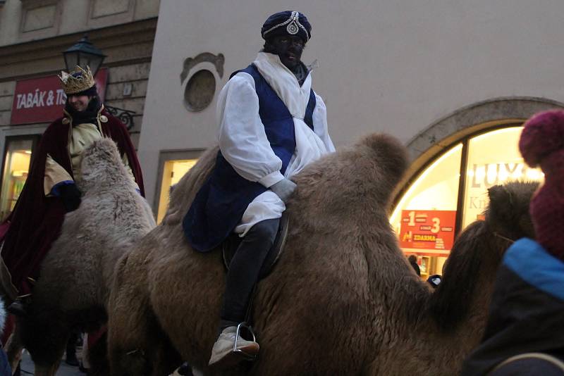 Tříkrálový průvod se třemi velbloudy prošel v úterý odpoledne centrem Brna.