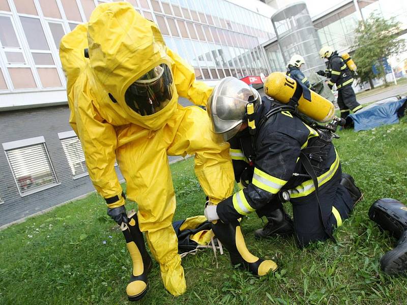 Šest radioaktivních pacientů po havárii v jaderné elektrárně v Dukovanech dorazilo ve středu o půl desáté dopoledne na příjem Fakultní nemocnice Brno. Nikomu ale vážné nebezpečí nehrozilo, nemocnice dekontaminaci pouze cvičila.