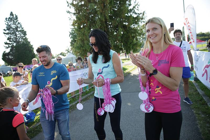 T-mobile Olympijský běh připomíná den založení Mezinárodního olympijského výboru. V Brně obíhali malí i velcí běžci biotop u rozhledny Komec a znovu naplňovali staré olympijské heslo, že není důležité vyhrát, ale zúčastnit se.