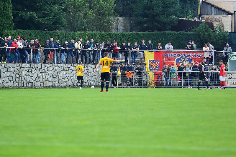 Fotbalisté Zbrojovky (v červeném) ve druhém kole MOL Cupu zvítězili v Rosicích 4:0.