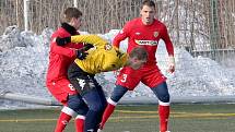 Fotbalisté brněnské Zbrojovky (v červeném) zdolali 1. FC Slovácko 2:0.