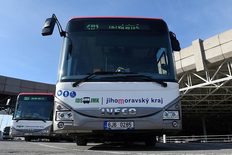 Z méně regionálních autobusových spojů budou v následujících týdnech vybírat cestující na jihu Moravy.