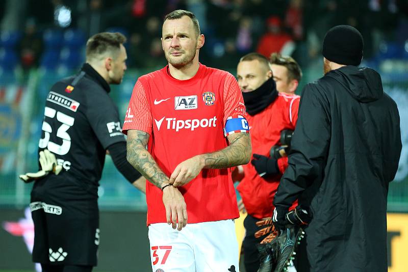 Brněnští fotbalisté (v červeném) uhráli v Mladé Boleslavi bezbrankovou remízu.