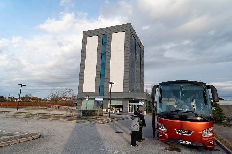 Volejbalistky Šelem Brno vyrazily na cestu do Monzy autobusem v neděli večer.