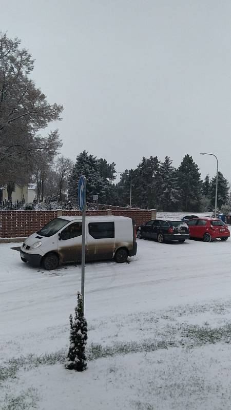 "Měnín, Brno venkov. A už nedojel pekař :-D Zřejmě mají silničáři Home Office."