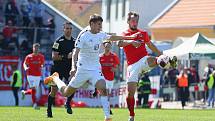 Fotbalisté Vyškova (v bílém) prohráli s vedoucí Zbrojovkou Brno na svém stadionu v Drnovicích 0:2.