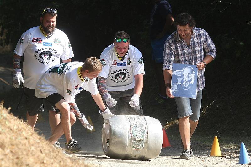 Letní odpoledne v brněnských Bosonohách si lidé v sobotu zpříjemnili u známé myslivecké chaty již tradičním třiadvacátým ročníkem Bosonožského sudovalu. 