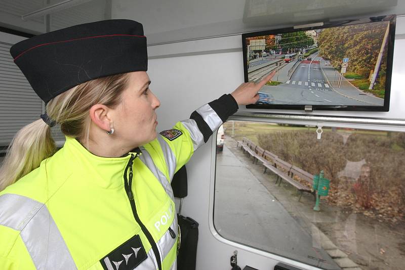 Brno, Moravské náměstí 4.2.2020 - preventivní akce Policie ČR zaměřená na viditelnost chodců v silniční dopravě