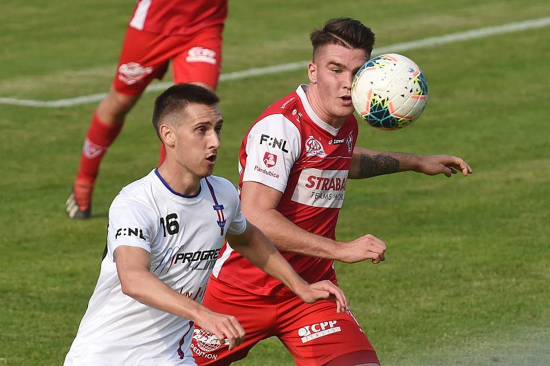 17.6.2020 - 24 kolo F:NL mezi domácí SK Líšeň v bílém (Tomáš Vasiljev) a FK Pardubice