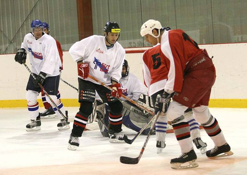 Benifiční akce profesionálních cyklistů a hokejistů NHL na podporu dětské onkologie