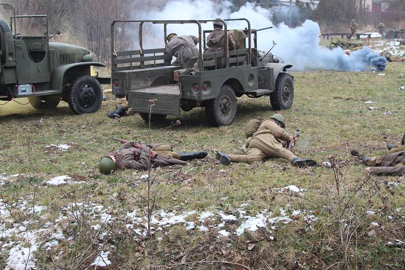 Nadšenci vojenské historie předvedli ve Skalici nad Svitavou rekonstrukci bitvy z druhé světové války, při které Rudá armáda zaútočila na nacistické jednotky u řeky Wisly.