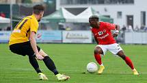 Fotbalisté Zbrojovky (v červeném) ve druhém kole MOL Cupu zvítězili v Rosicích 4:0.