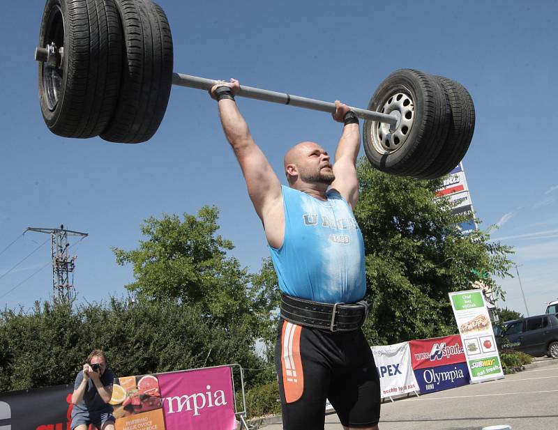  Dvě desítky amatérských siláků se zůčastnily závodu Strongman Brno