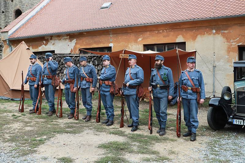 Na hradě Veveří si v sobotu připomněli padlé za světové války. Přítomní zhlédli i bitvu nazvanou Srbsko 1914.