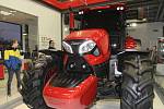 K sedmdesátému výročí představil ve čtvrtek večer brněnský Zetor na prototypu traktoru nový design. Autorem moderní podoby stroje je italská designerská značka Pininfarina.