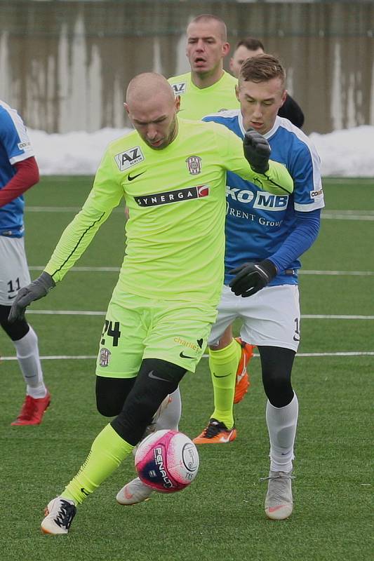 FC Zbrojovka Brno podlehla FC MAS Táborsko (modrá) 1:4