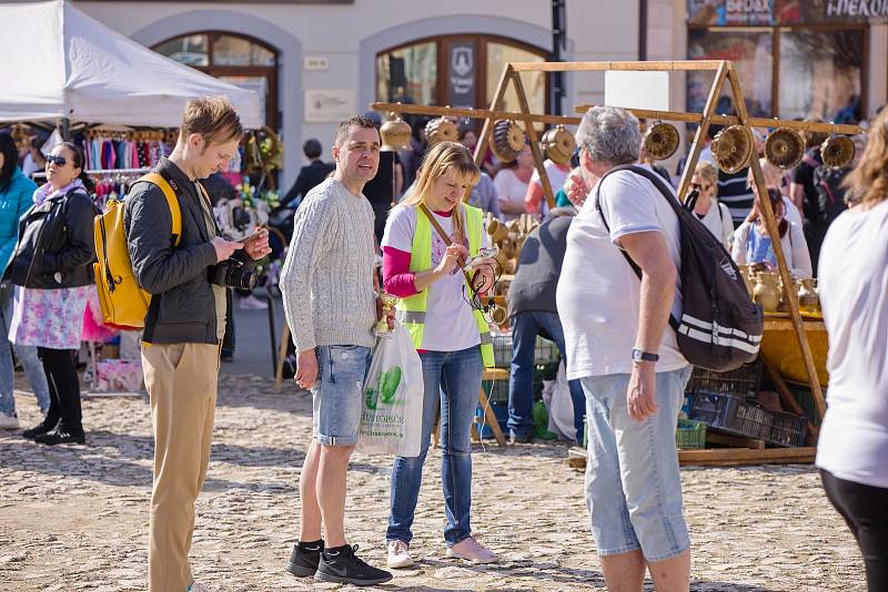 Soutěž jedlíků v pojídání bábovek na jarních slavnostech v Hustopečích 2022