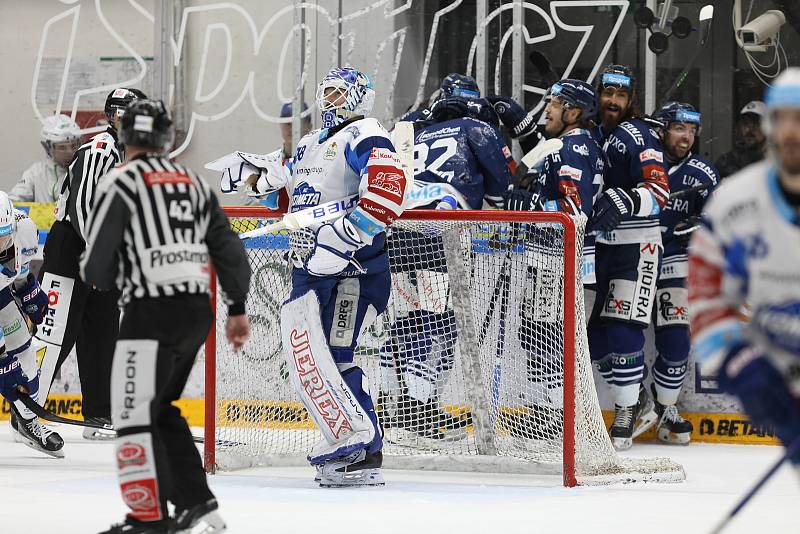 Šesté čtvrtfinále hokejové extraligy mezi Kometou Brno a Vítkovicemi.