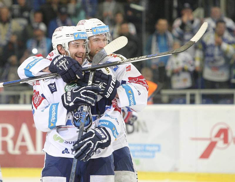 Hokejisté brněnské Komety vyřadili ve čtvrtfinále play-off extraligy rivala pražskou Spartu v pouhých čtyřech zápasech. Triumf 4:0 na zápasy dovršili Brňané v domácím prostředí po výhře 4:1.