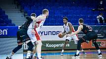 Brněnští basketbalisté (v bílém) podlehli Nymburku 82:101.