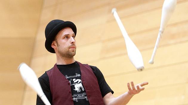 Setkání žonglérů Brno juggling concention.