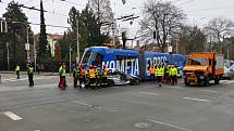 Nehoda dvou tramvají a osobního auta na Konečného náměstí v Brně.