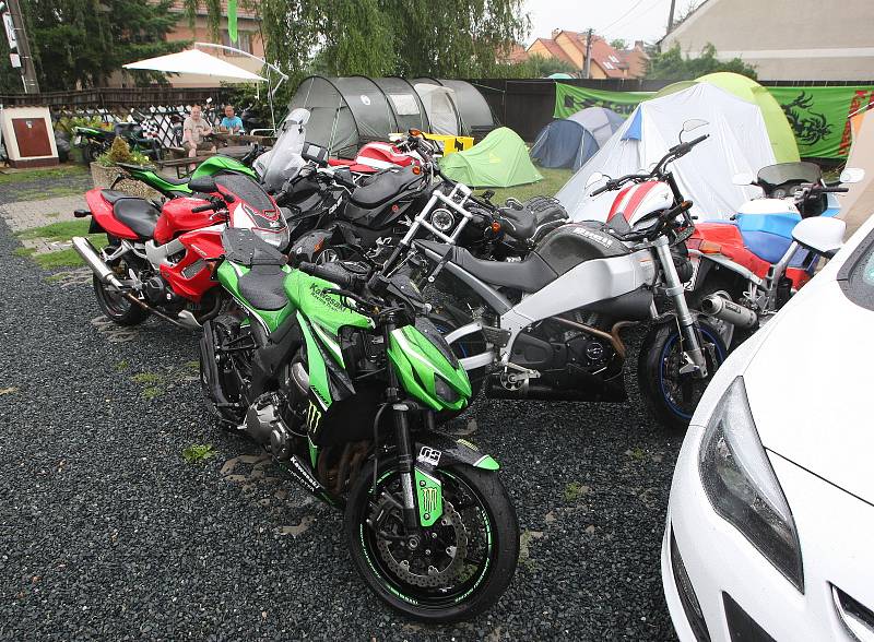 Fanoušci Moto GP v Campu Alpa v Ostrovačicích na Brněnsku.