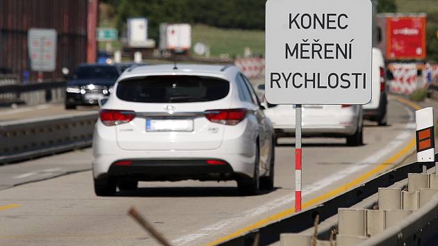 Radary měří na dálnici D1 mezi Ostrovačicemi a Kývalkou rychlost projíždějících aut.
