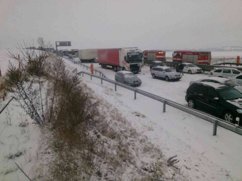 Nehoda na dálnici D1 u Tvarožné na Brněnsku.