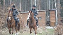 Jízdní policie hlídkuje na Brněnské přehradě.