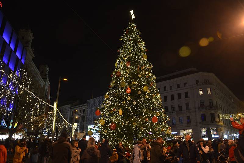 První víkend vánočních trhů roku 2020 v Brně.